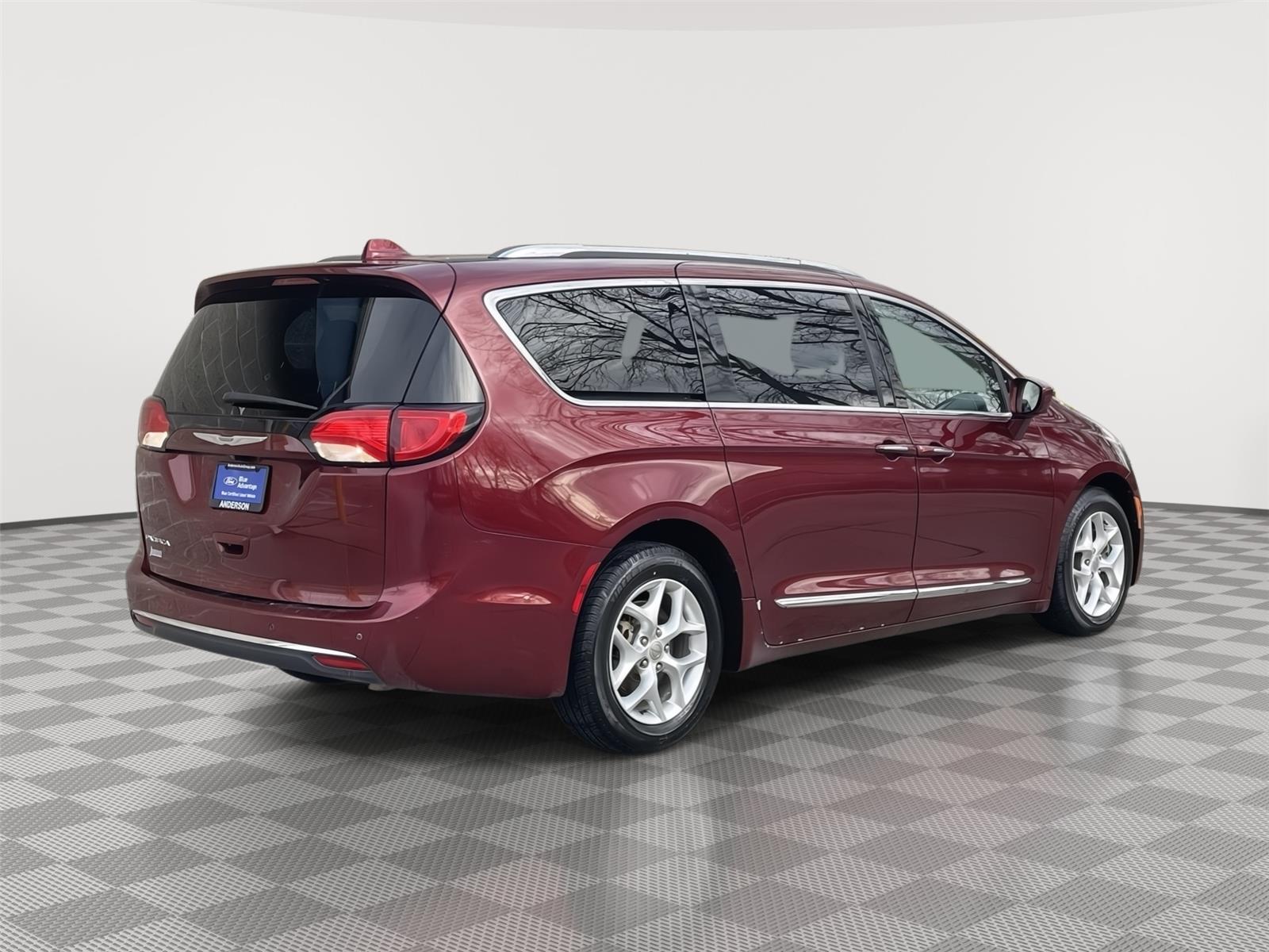 Used 2017 Chrysler Pacifica for sale in Lincoln NE