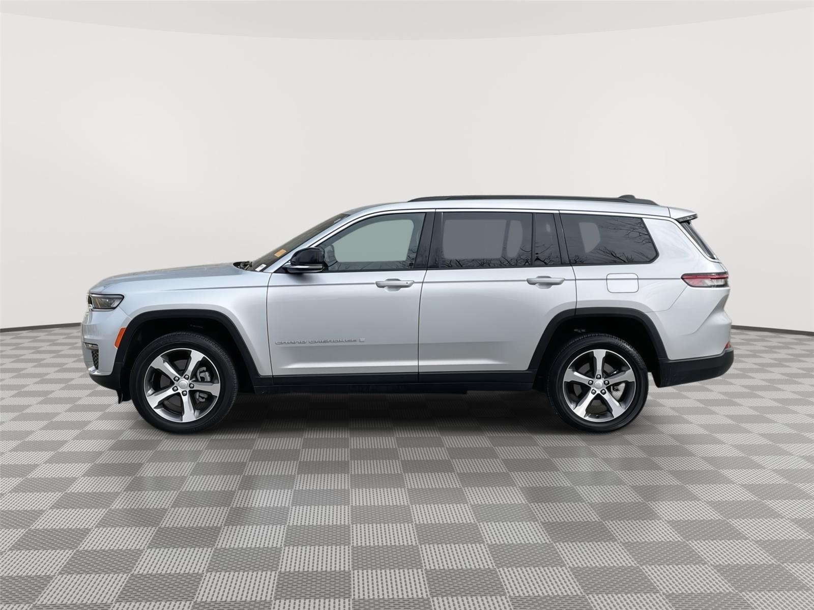 Used 2024 Jeep Grand Cherokee L for sale in Lincoln NE