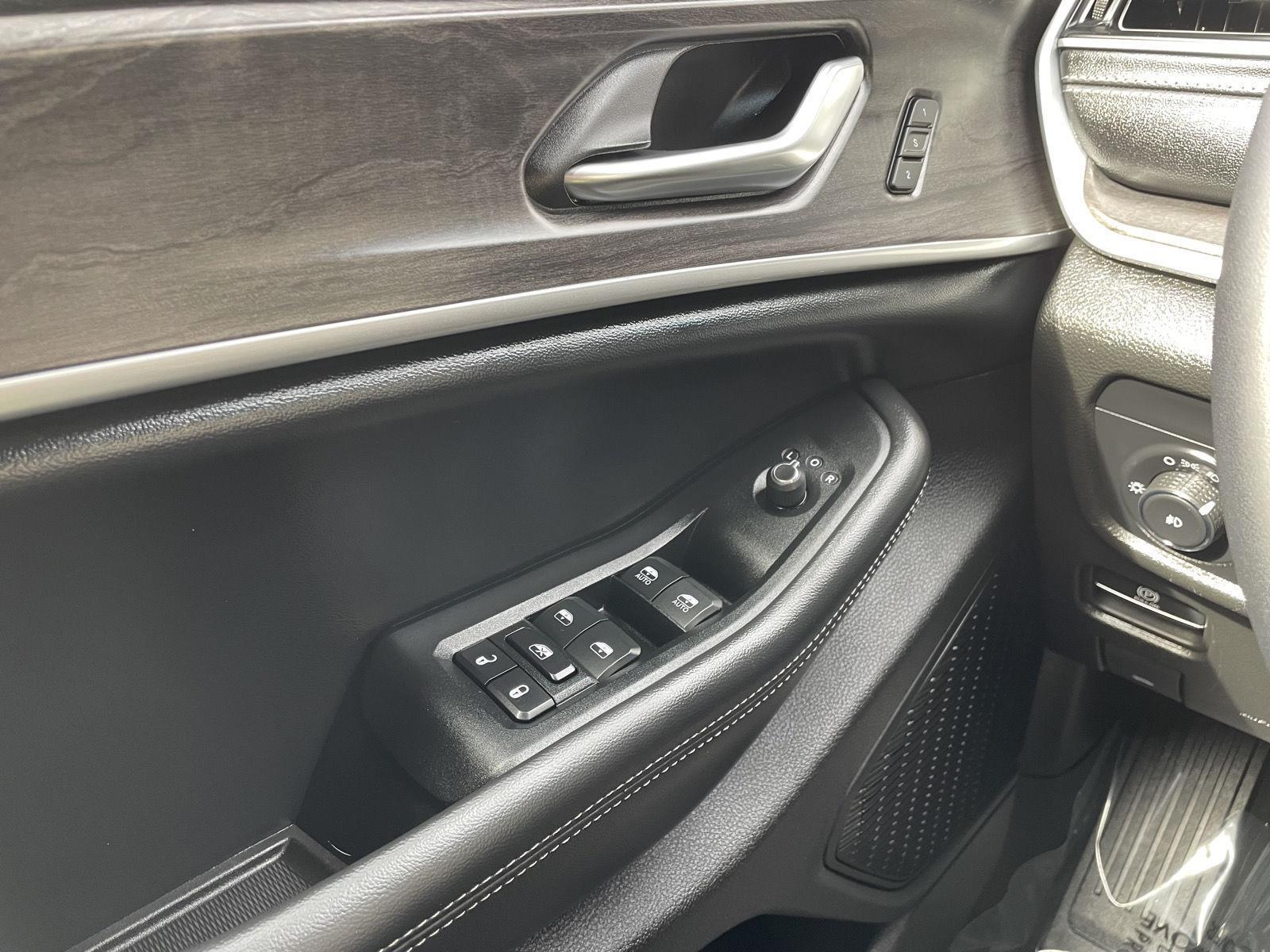 Pre-Owned 2024 Jeep Grand Cherokee L for sale in Lincoln NE