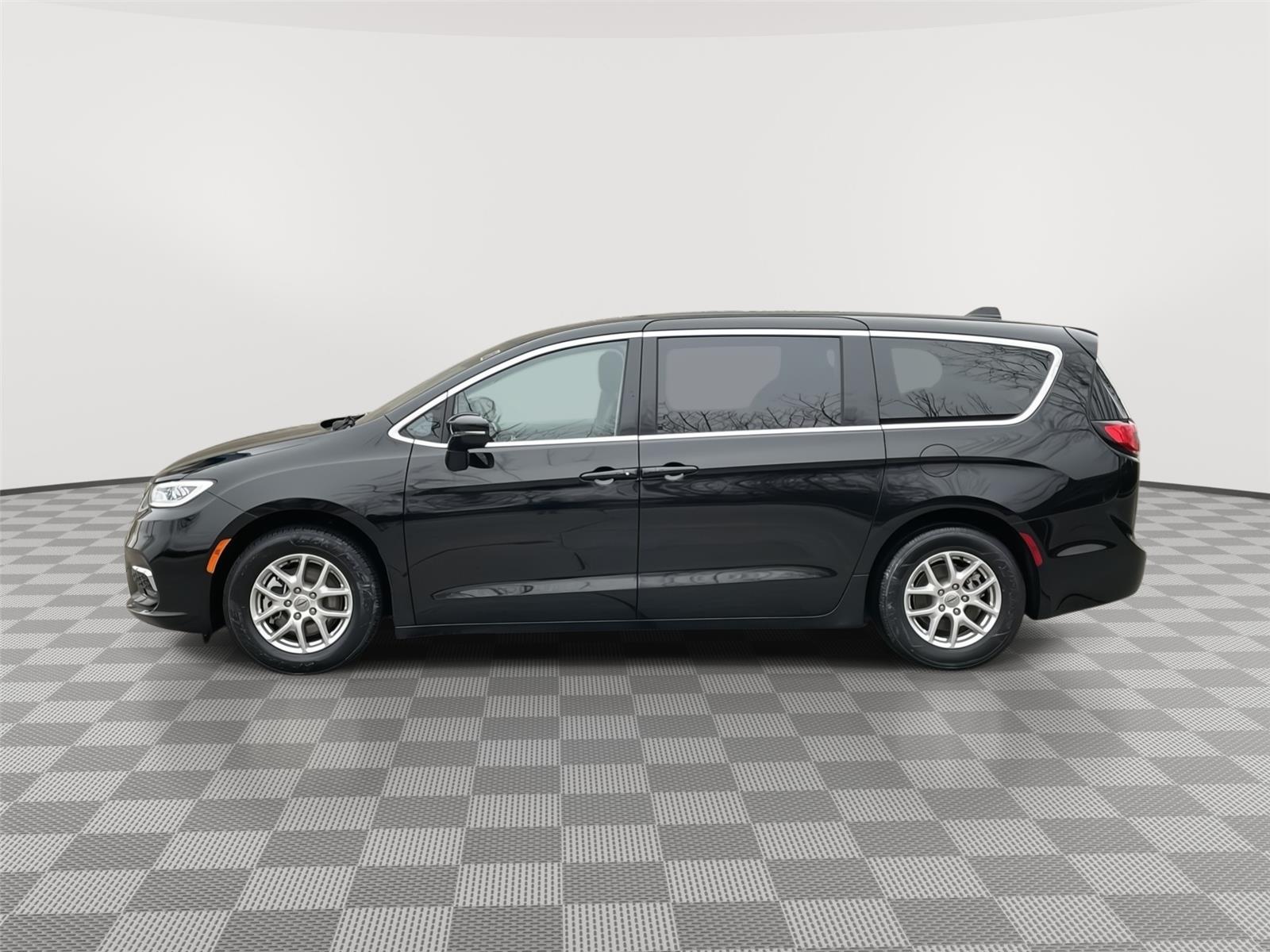 Pre-Owned 2024 Chrysler Pacifica for sale in Lincoln NE