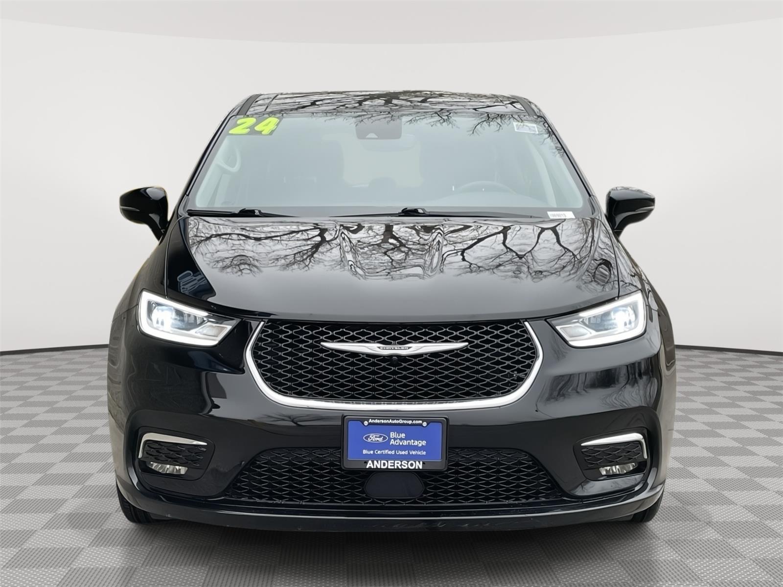 Pre-Owned 2024 Chrysler Pacifica for sale in Lincoln NE