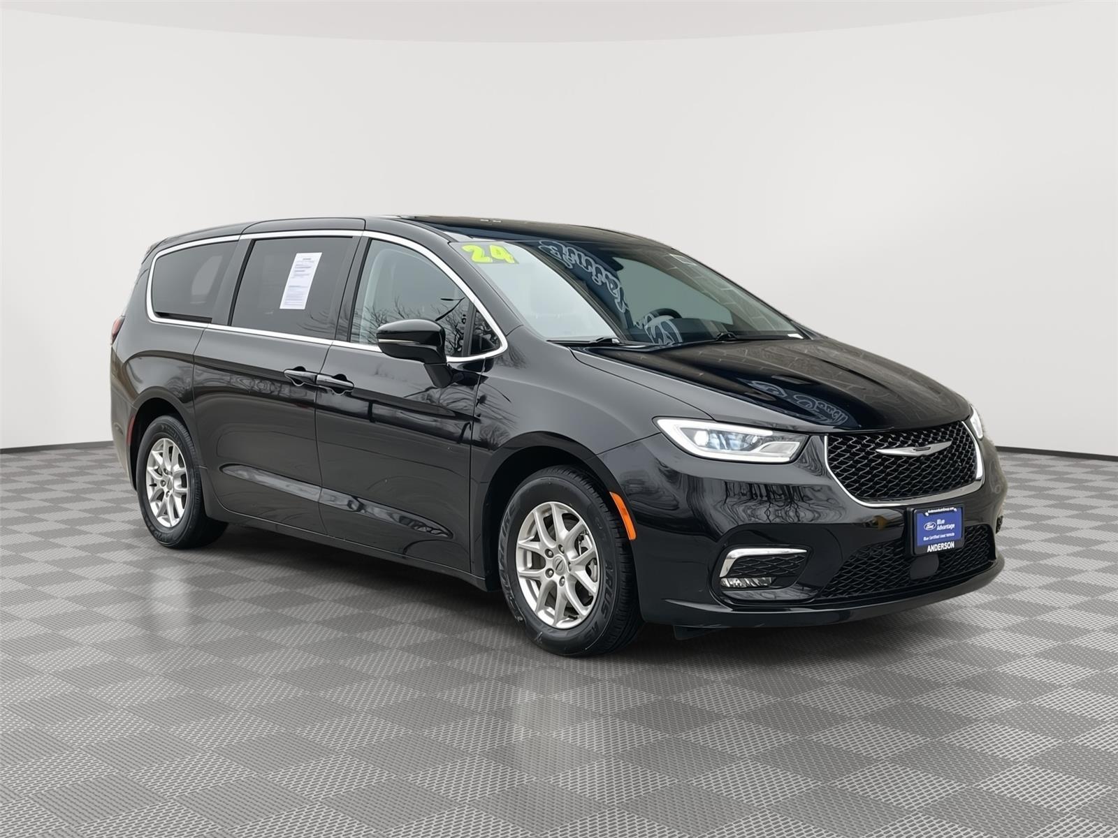 Pre-Owned 2024 Chrysler Pacifica for sale in Lincoln NE