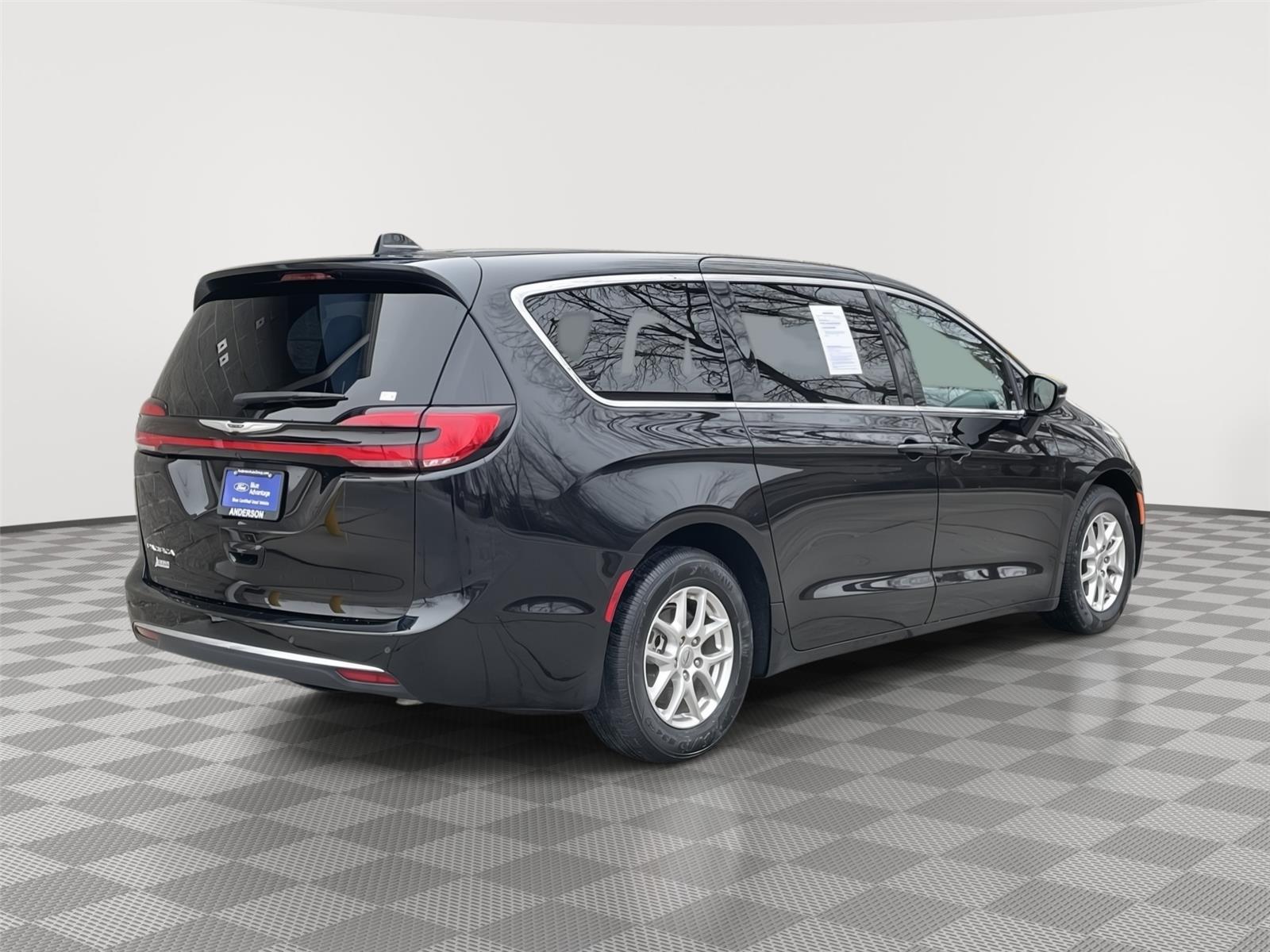 Pre-Owned 2024 Chrysler Pacifica for sale in Lincoln NE