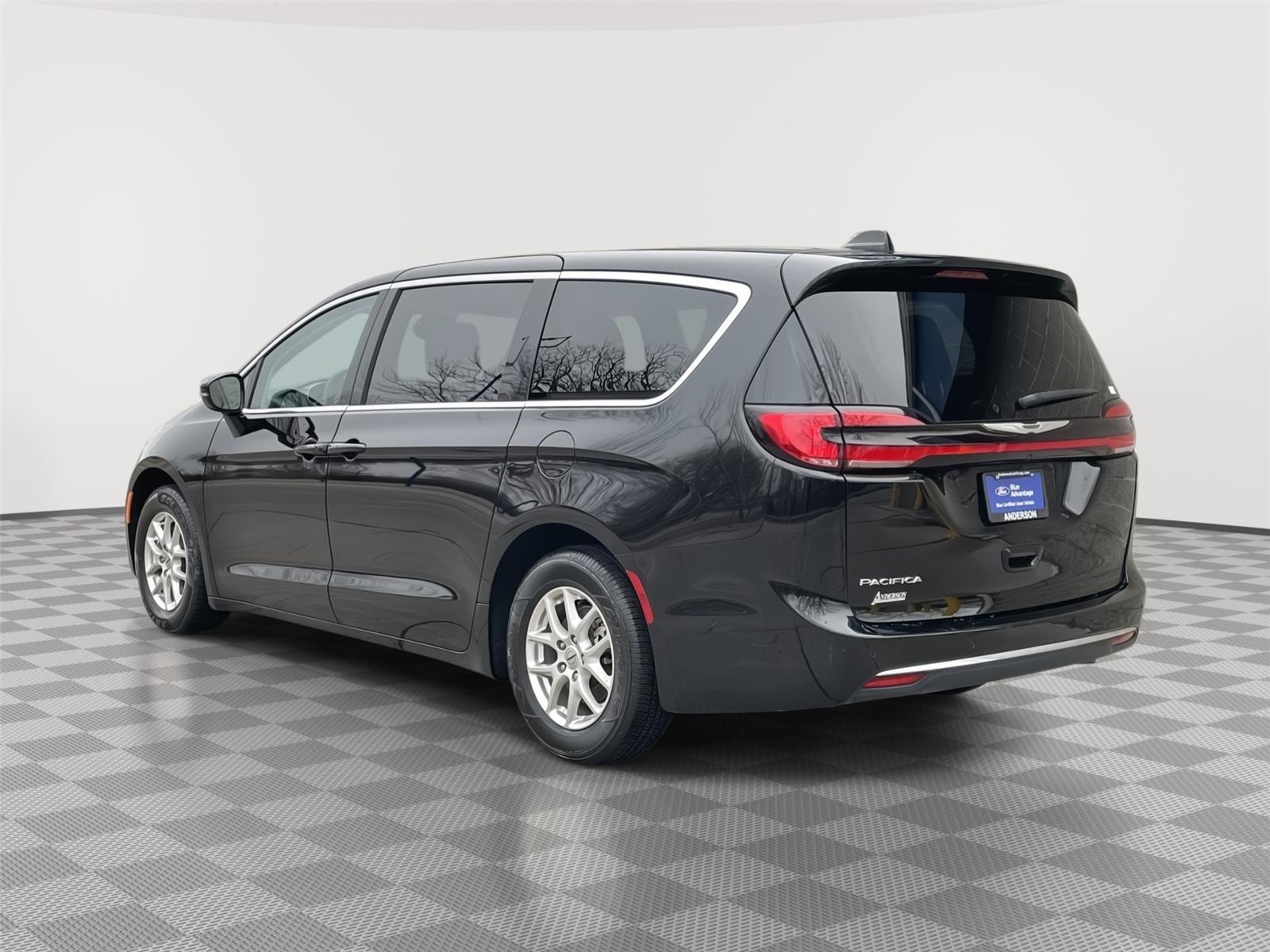 Pre-Owned 2024 Chrysler Pacifica for sale in Lincoln NE