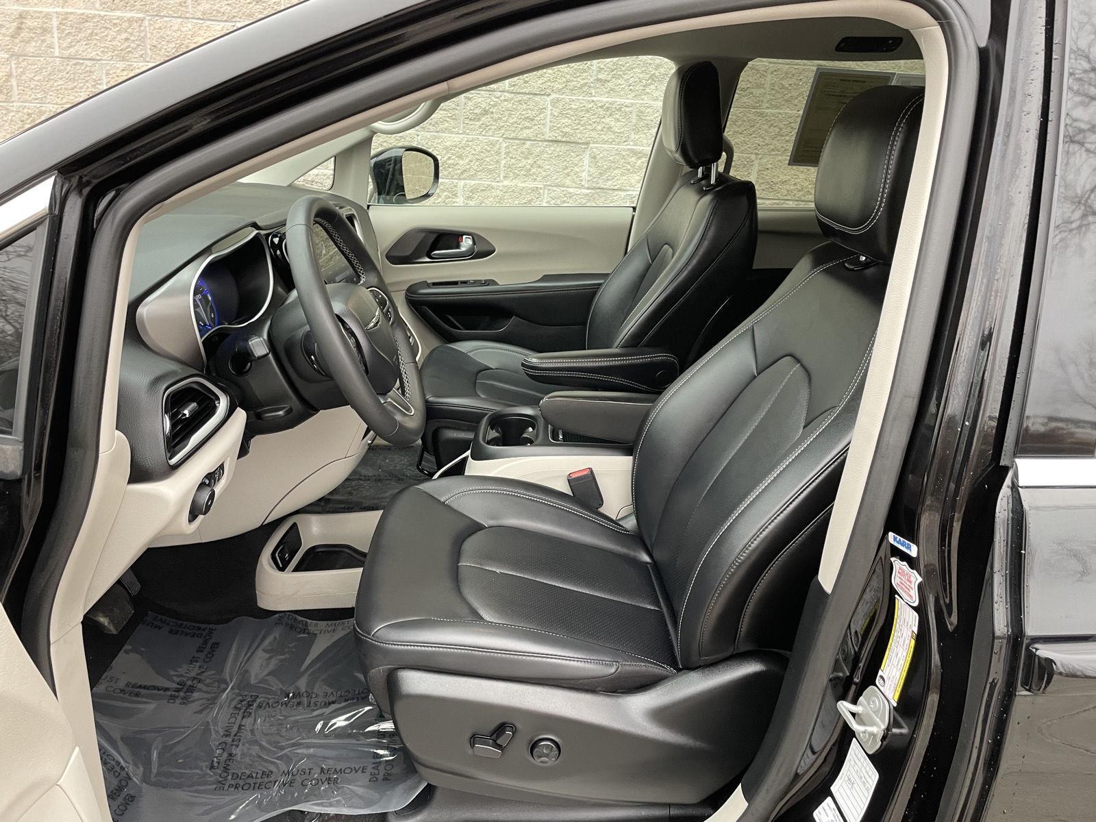 Pre-Owned 2024 Chrysler Pacifica for sale in Lincoln NE