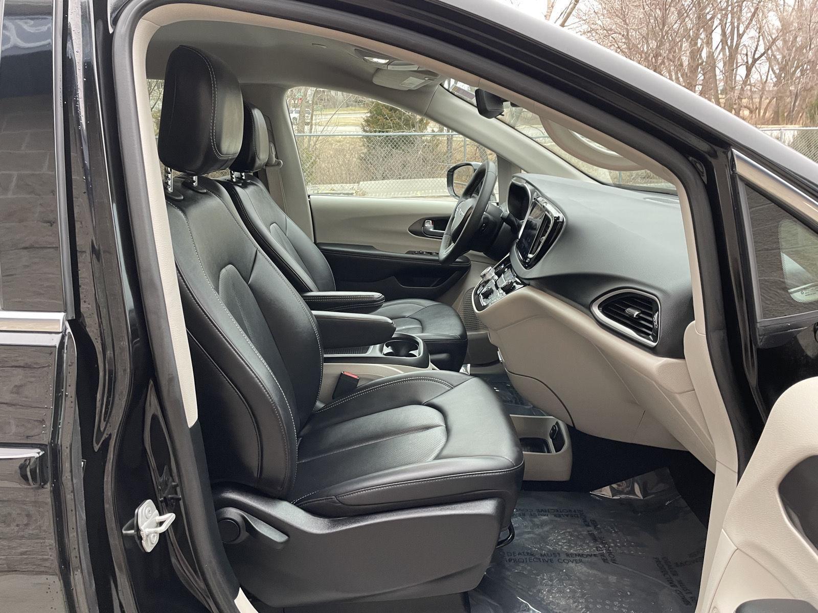 Pre-Owned 2024 Chrysler Pacifica for sale in Lincoln NE