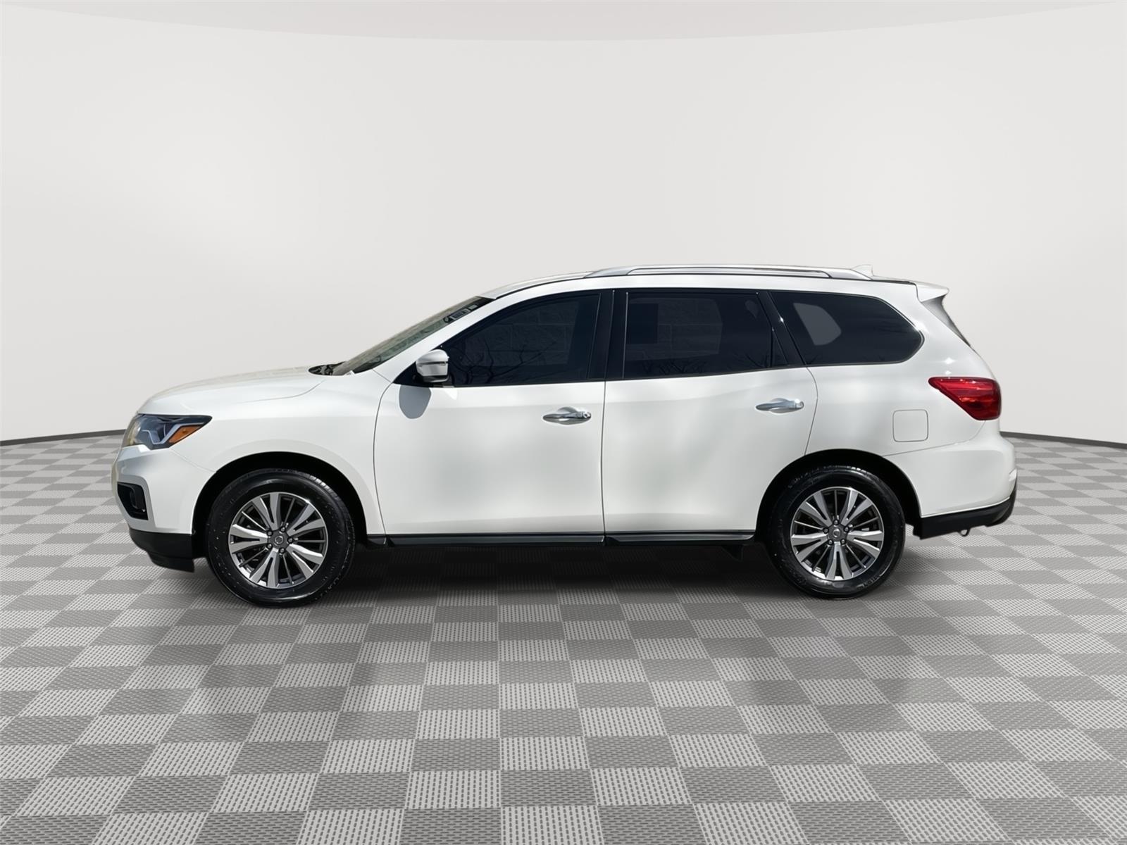 Pre-Owned 2020 Nissan Pathfinder for sale in Lincoln NE