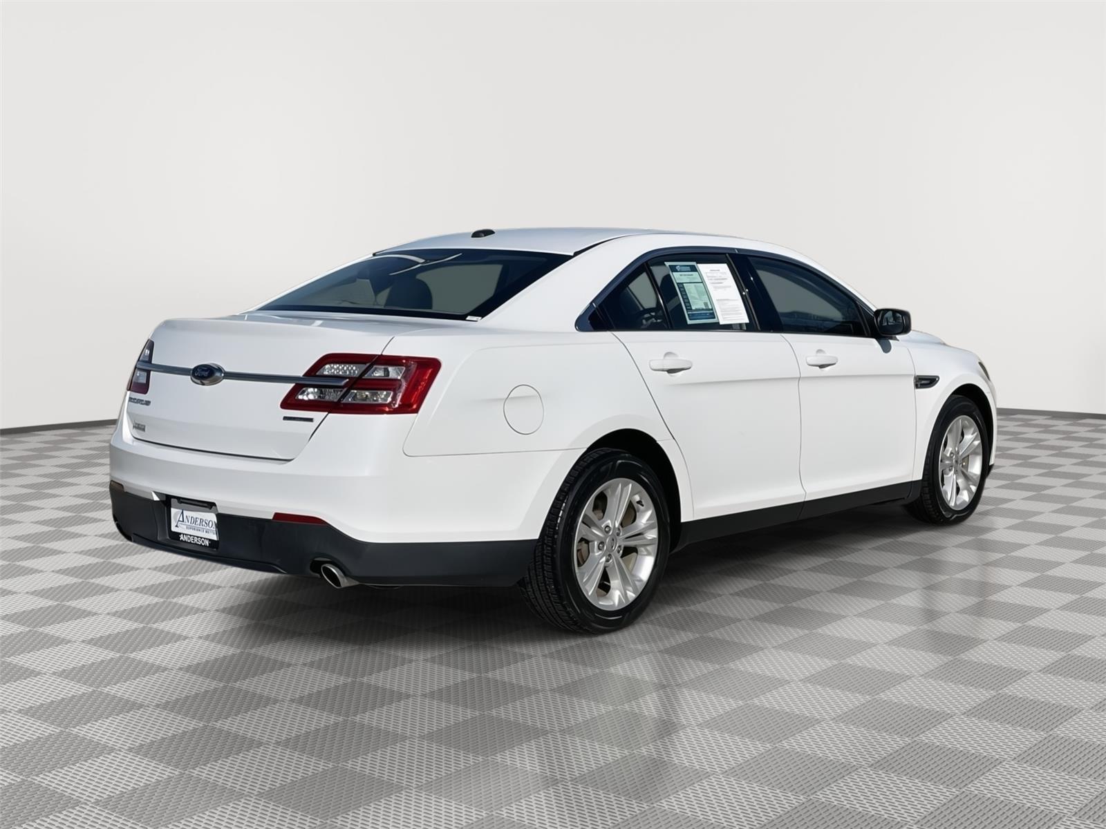 2017 Ford Taurus SE - Photo 7