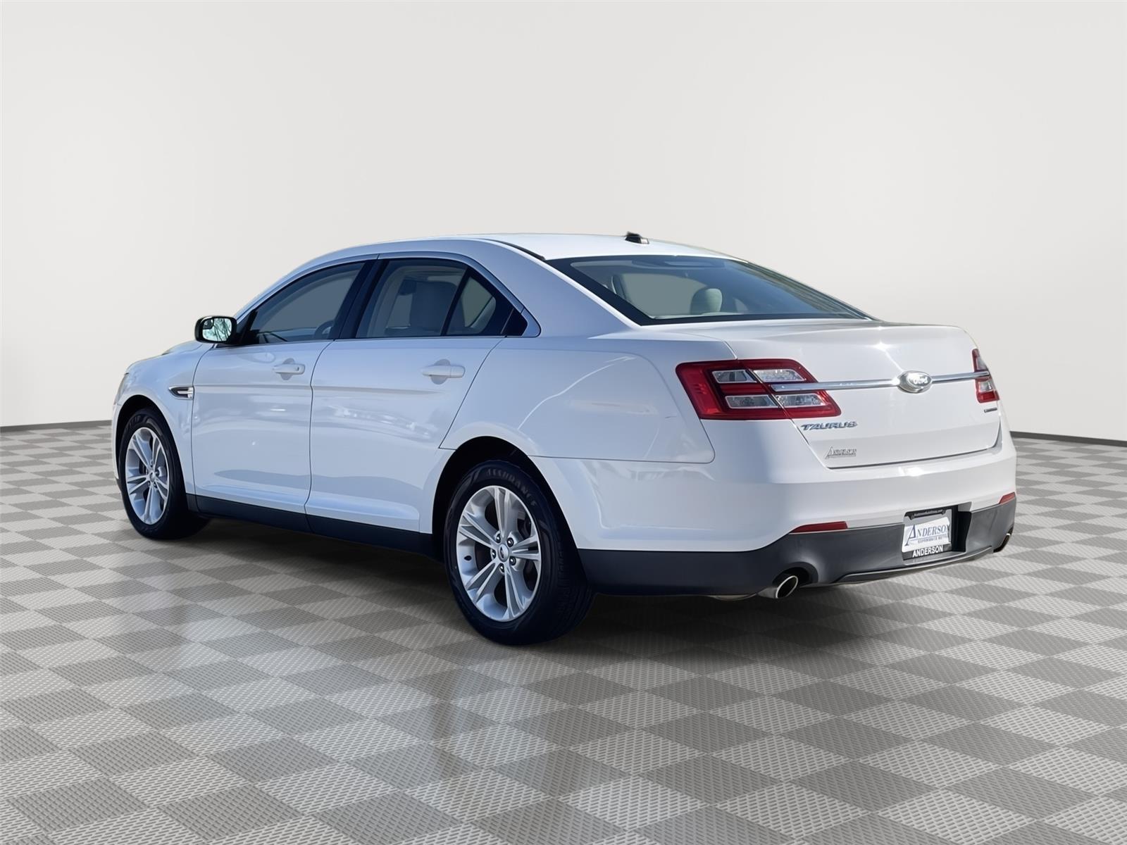 2017 Ford Taurus SE - Photo 9