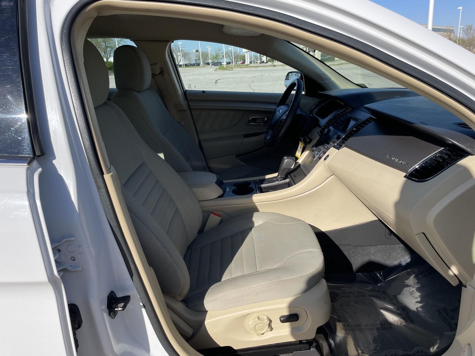 2017 Ford Taurus SE - Photo 19