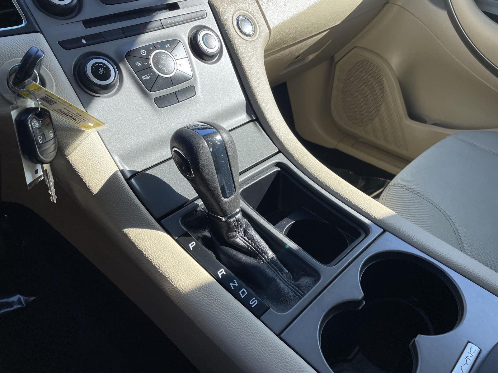 2017 Ford Taurus SE - Photo 27