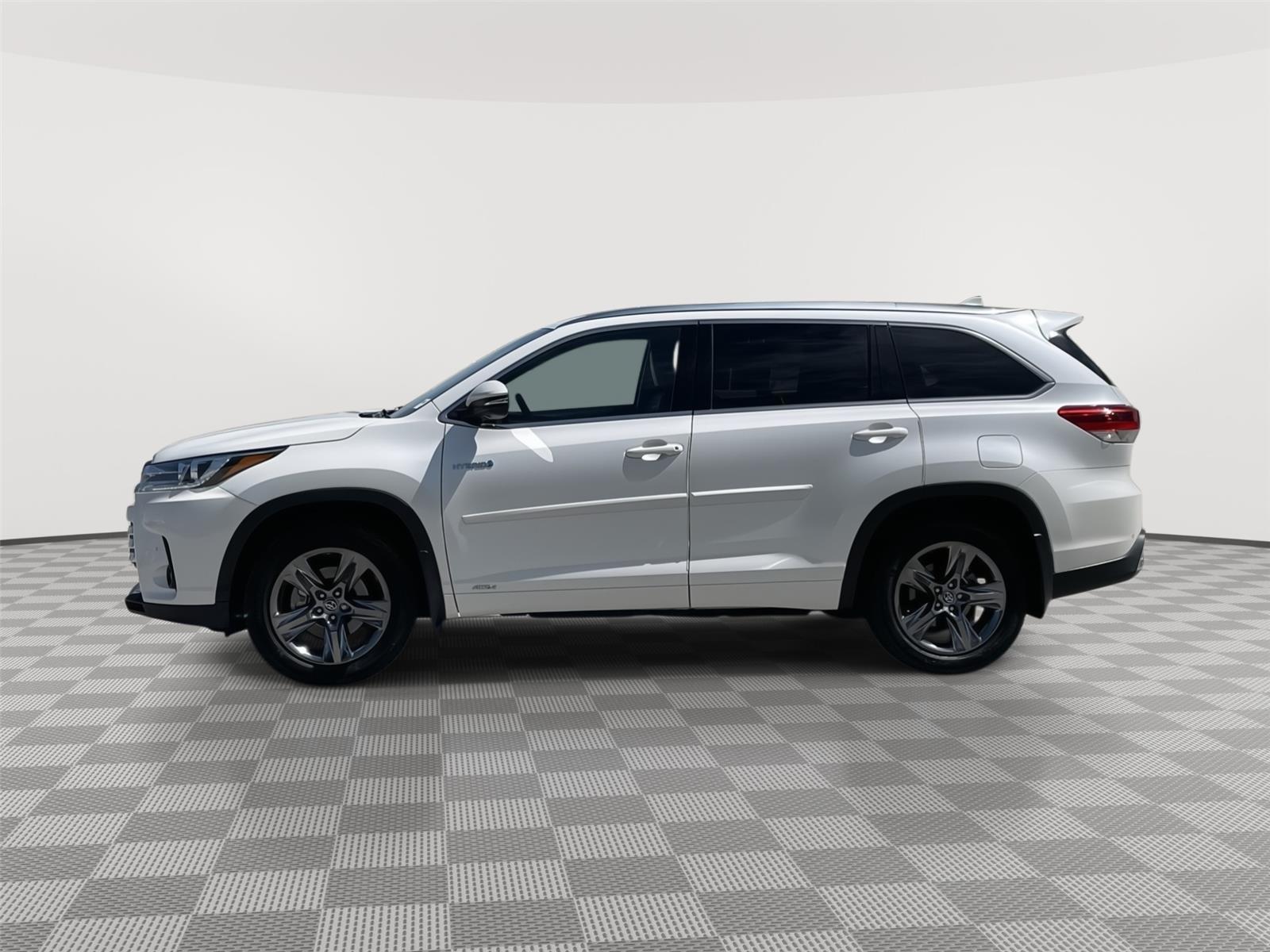 Pre-Owned 2018 Toyota Highlander Hybrid for sale in Lincoln NE