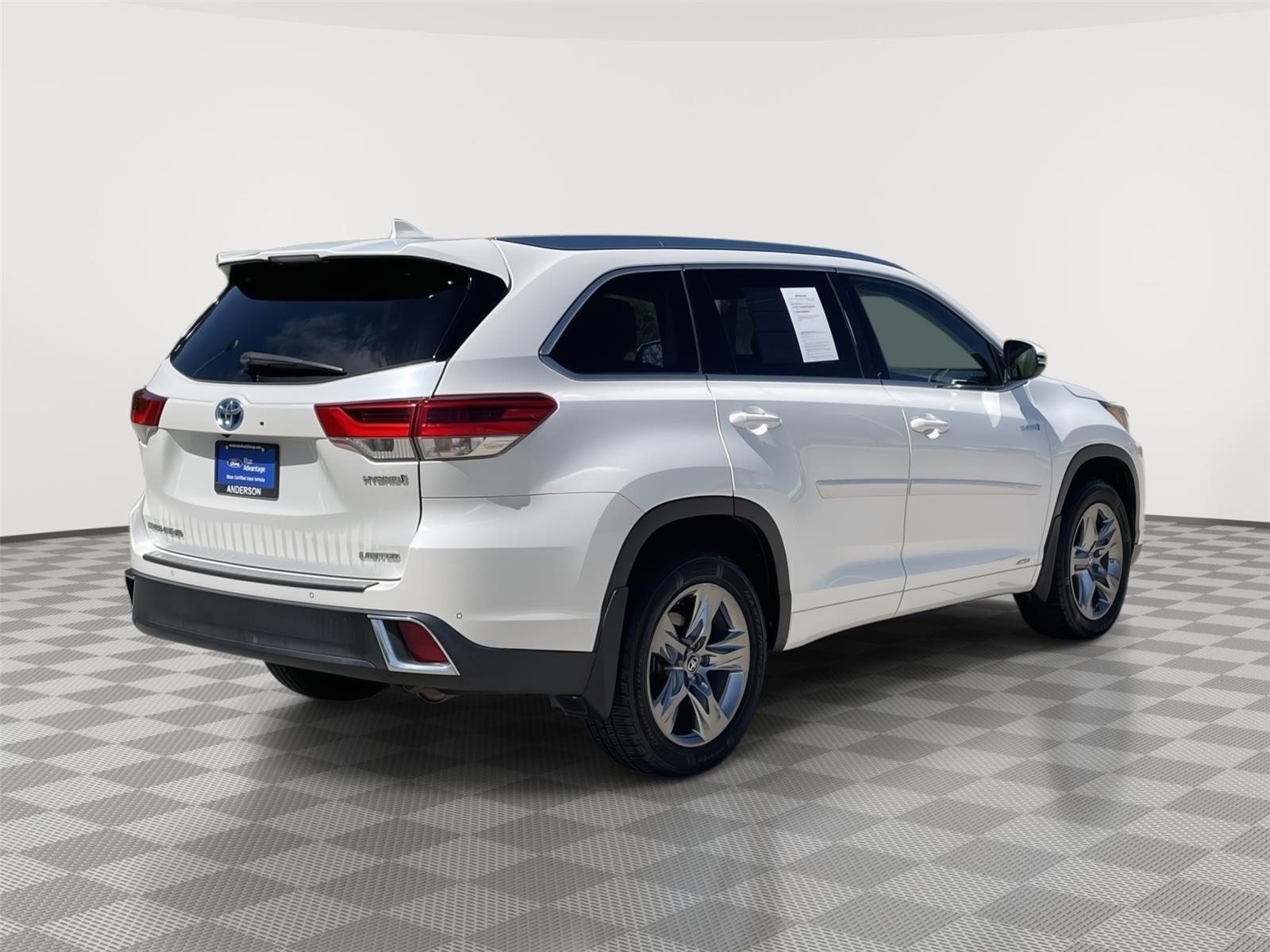 Pre-Owned 2018 Toyota Highlander Hybrid for sale in Lincoln NE