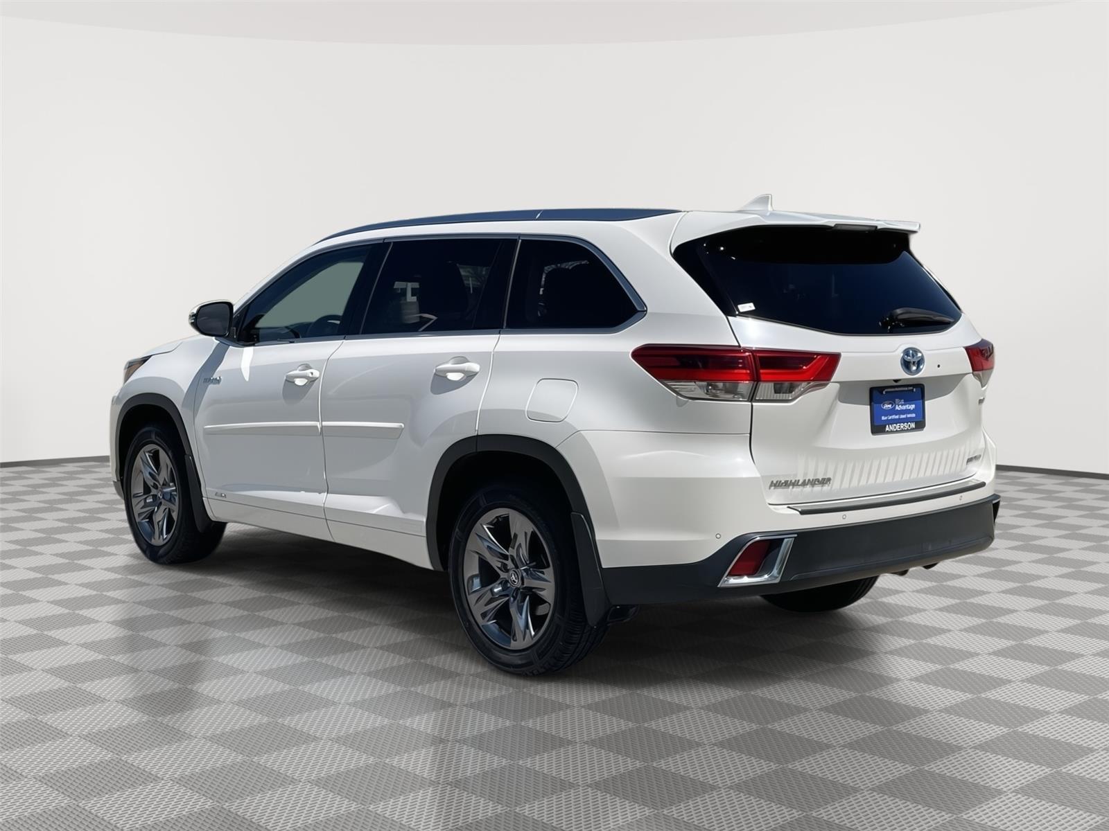 Pre-Owned 2018 Toyota Highlander Hybrid for sale in Lincoln NE