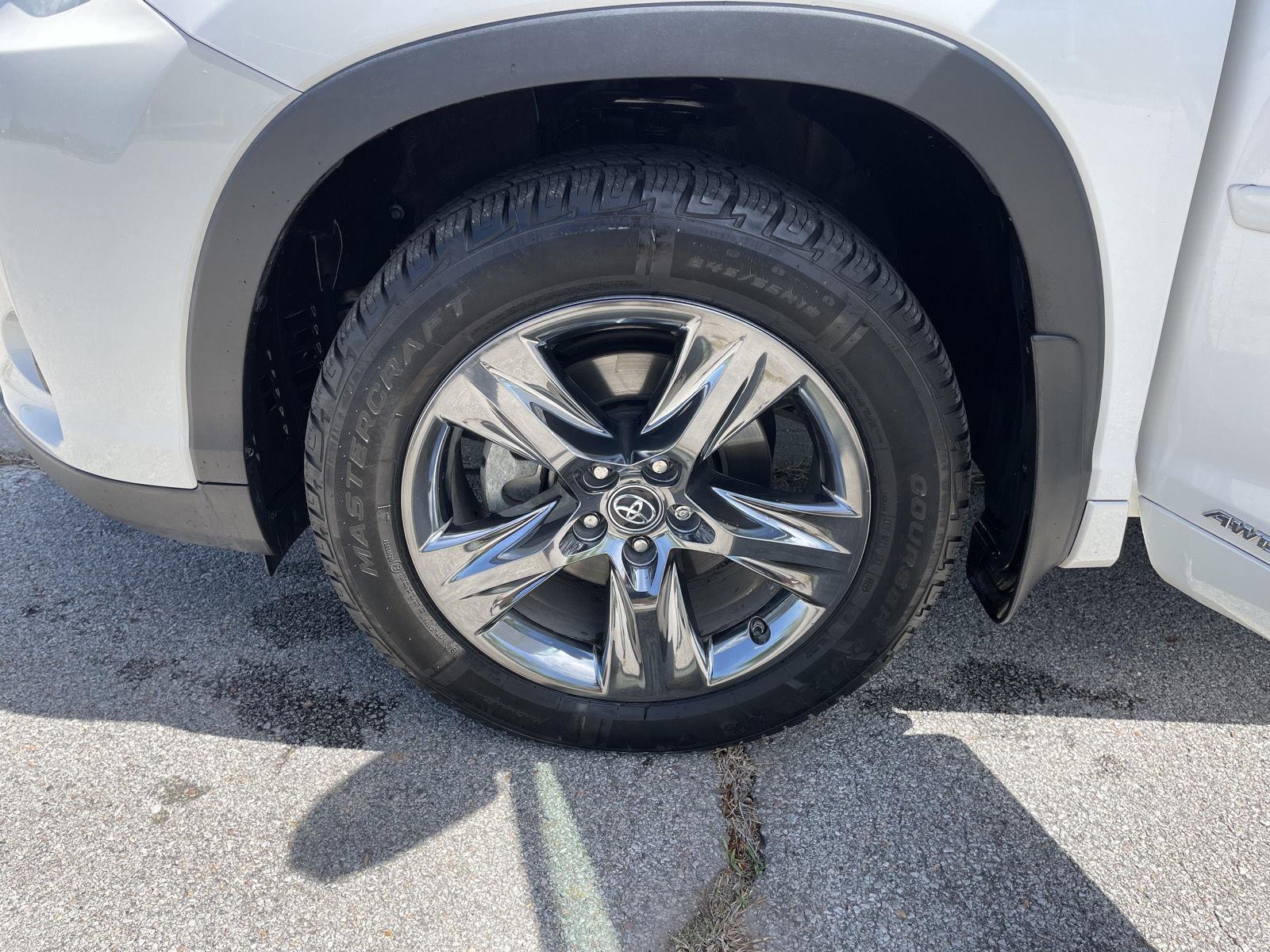 Pre-Owned 2018 Toyota Highlander Hybrid for sale in Lincoln NE