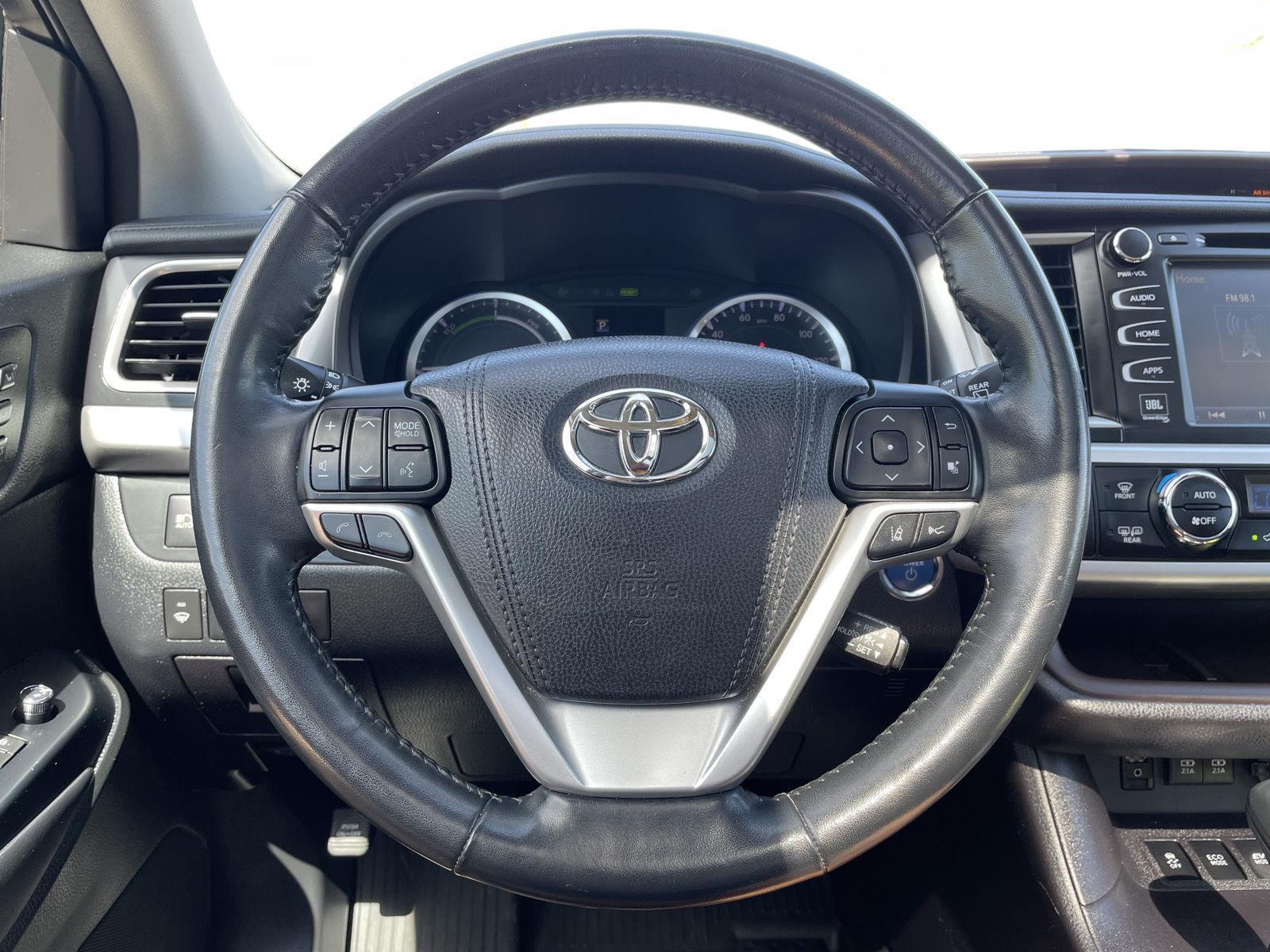 Pre-Owned 2018 Toyota Highlander Hybrid for sale in Lincoln NE