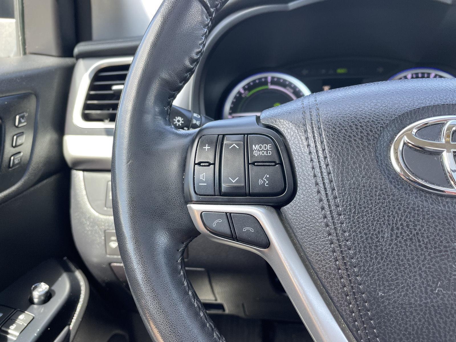 Pre-Owned 2018 Toyota Highlander Hybrid for sale in Lincoln NE