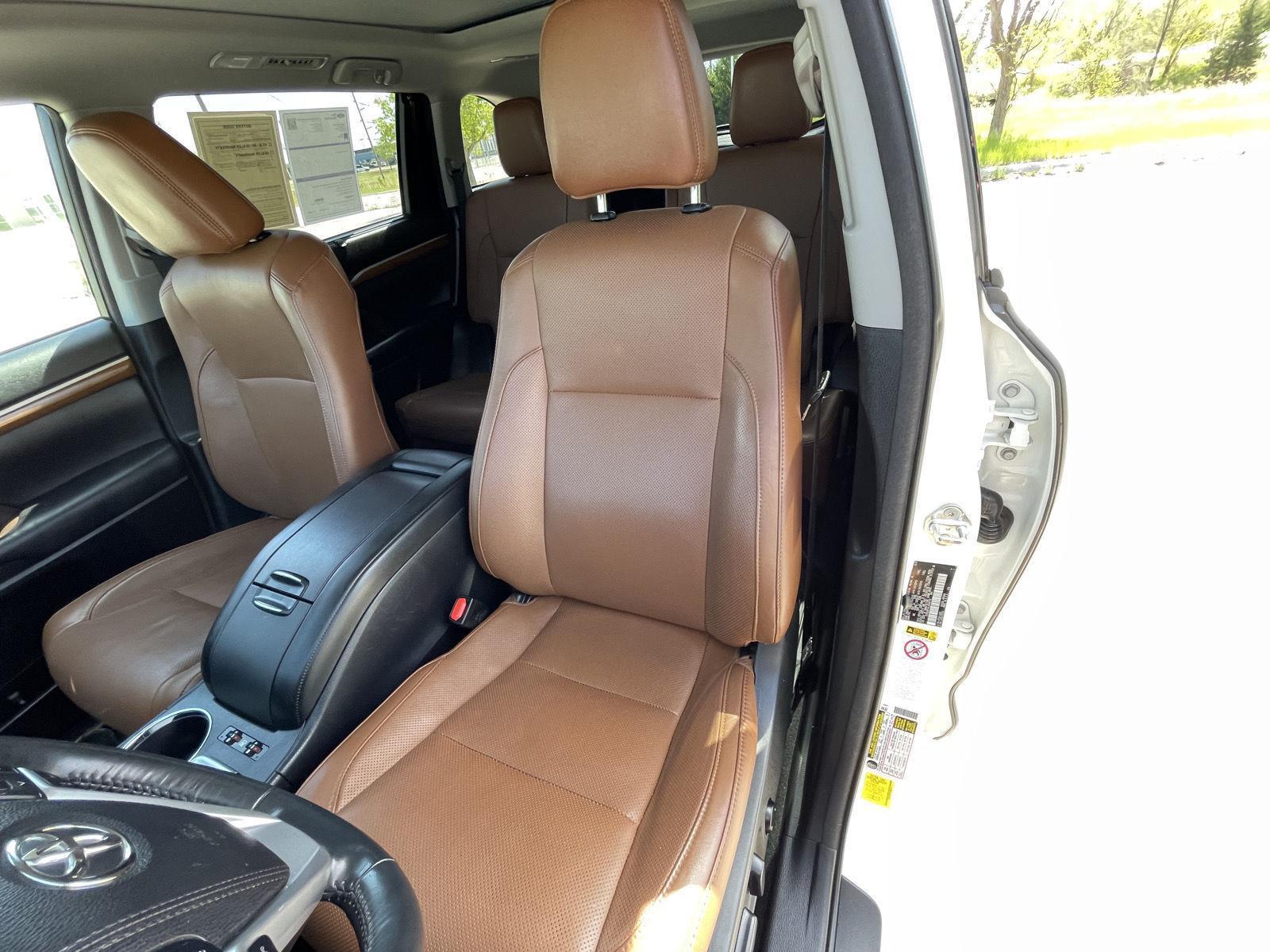 Pre-Owned 2018 Toyota Highlander Hybrid for sale in Lincoln NE