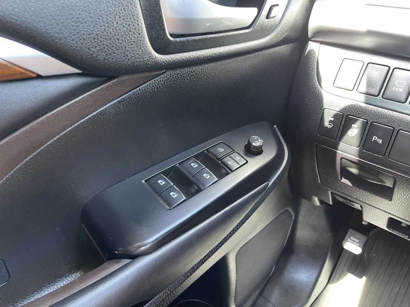 Pre-Owned 2018 Toyota Highlander Hybrid for sale in Lincoln NE