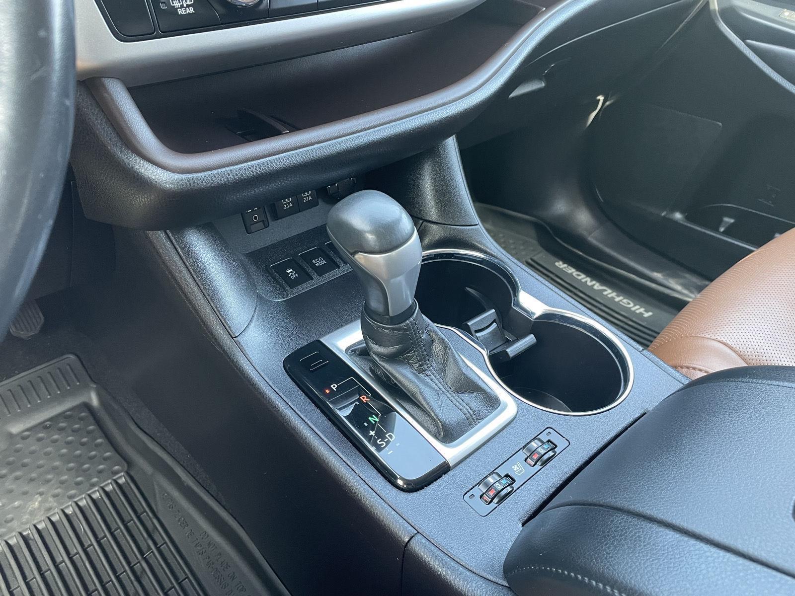 Pre-Owned 2018 Toyota Highlander Hybrid for sale in Lincoln NE