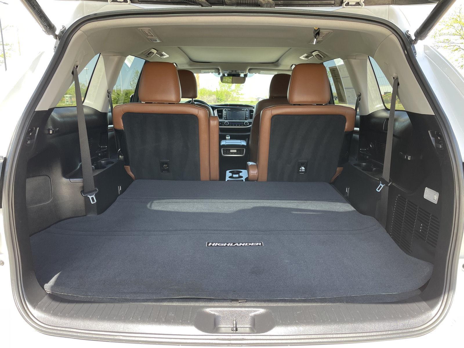 Pre-Owned 2018 Toyota Highlander Hybrid for sale in Lincoln NE