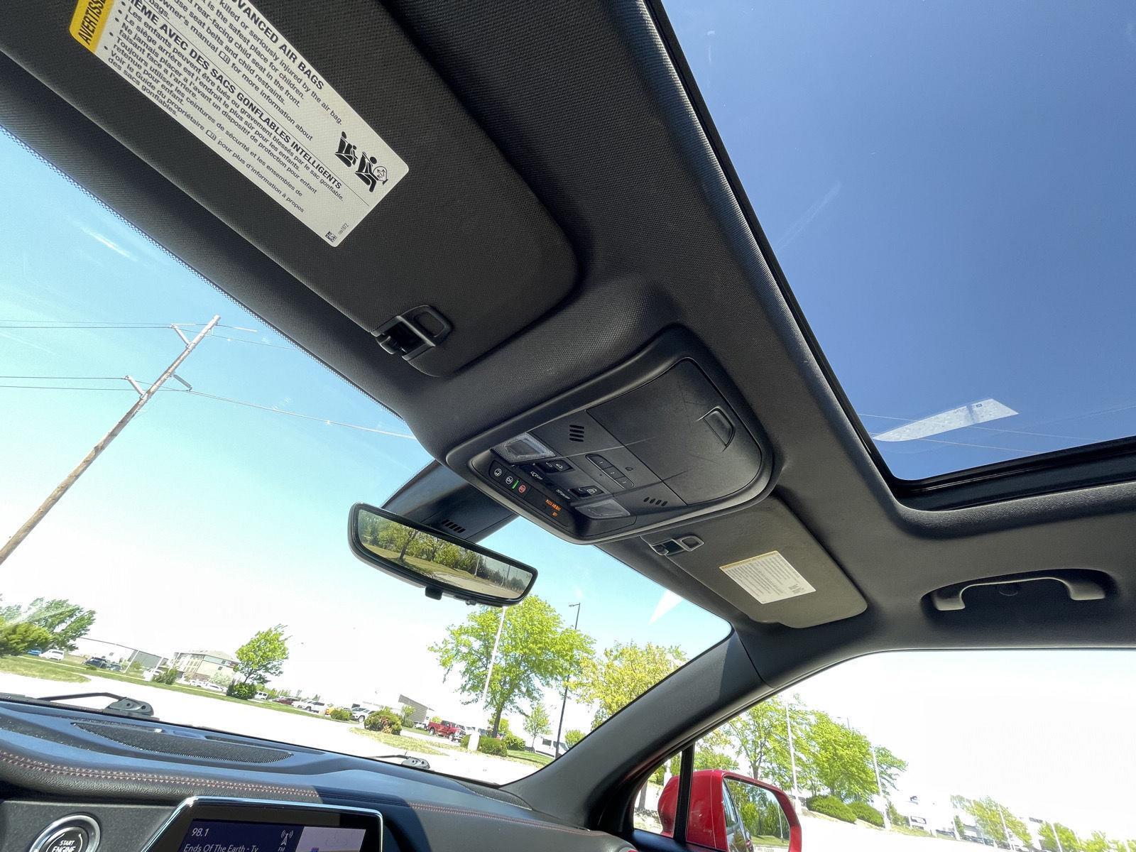 Vehicle photo 21