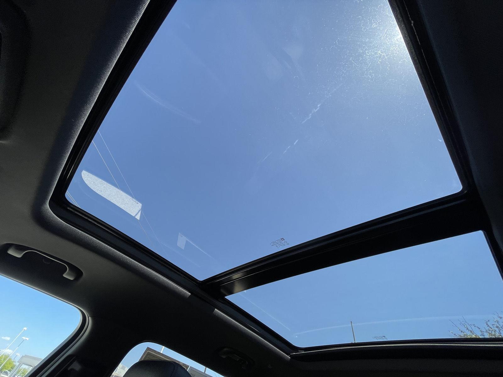 Vehicle photo 23