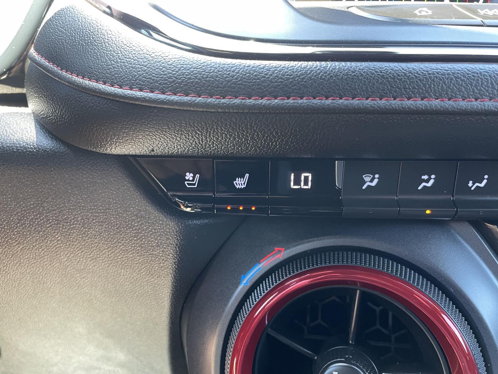 Vehicle photo 32