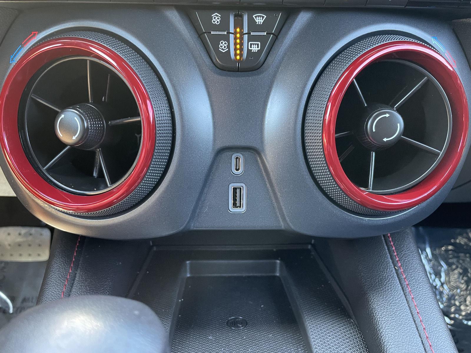 Vehicle photo 34
