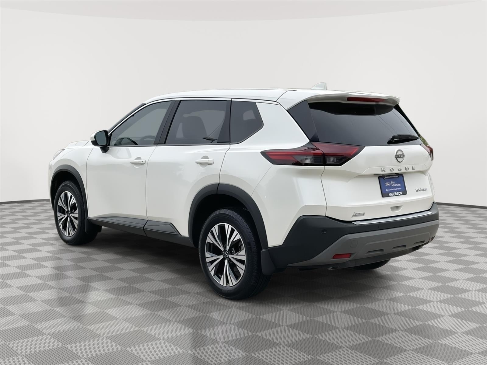 Vehicle photo 9
