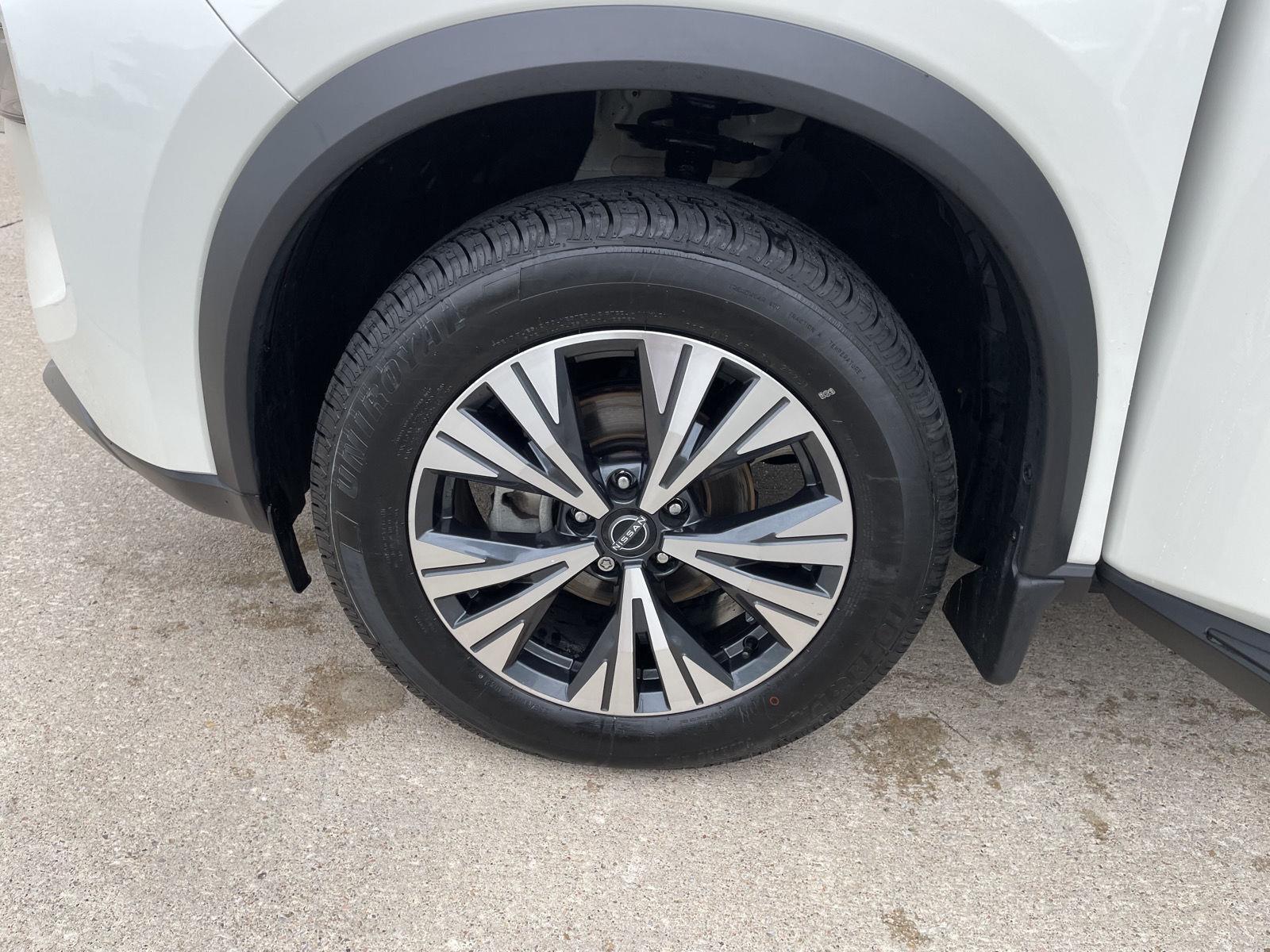 Vehicle photo 10