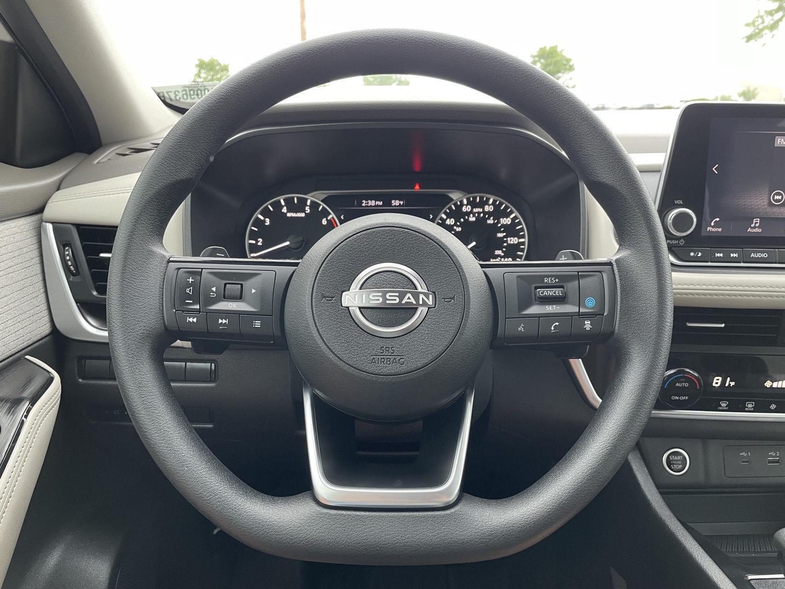 Vehicle photo 12