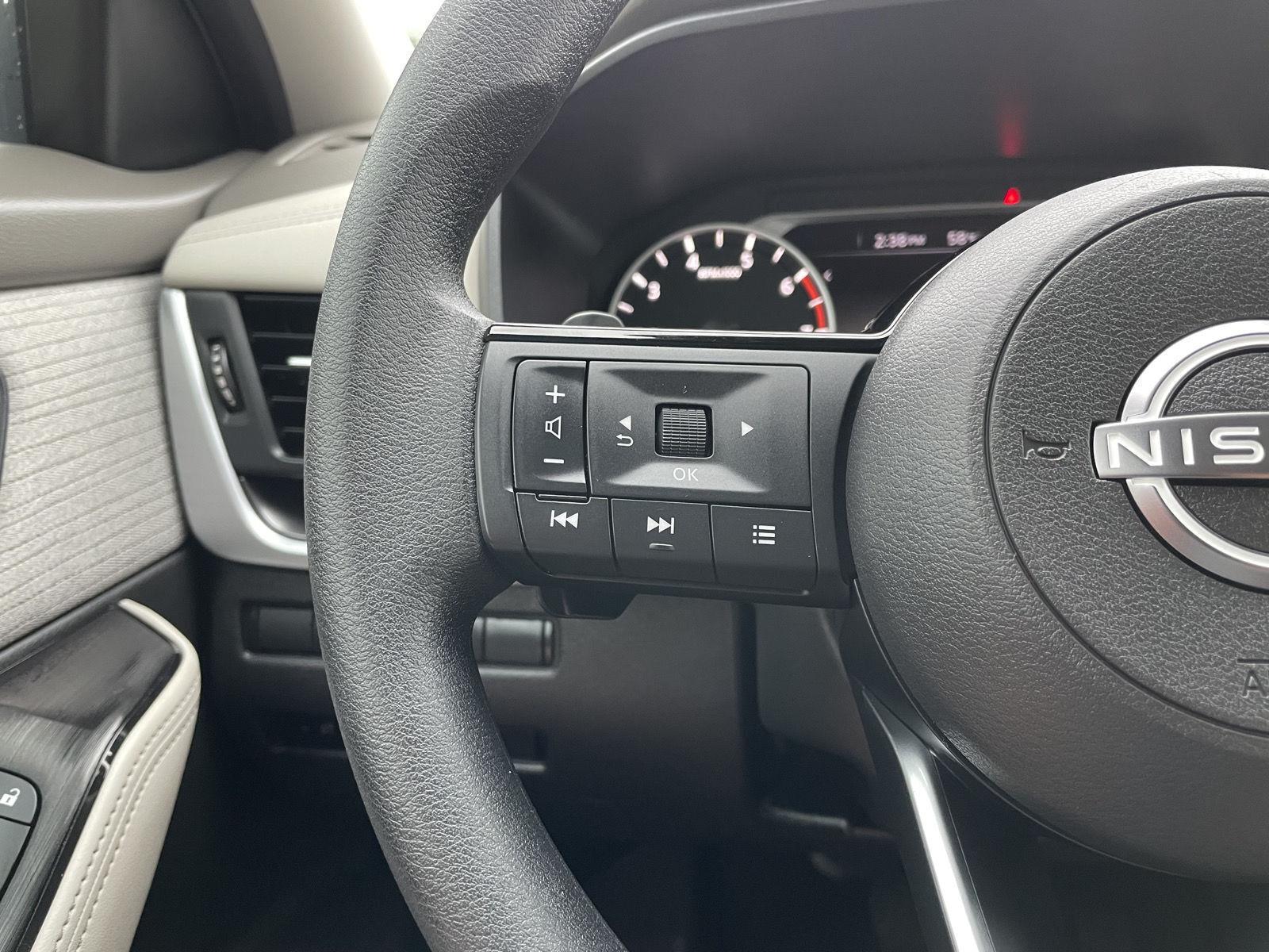 Vehicle photo 13