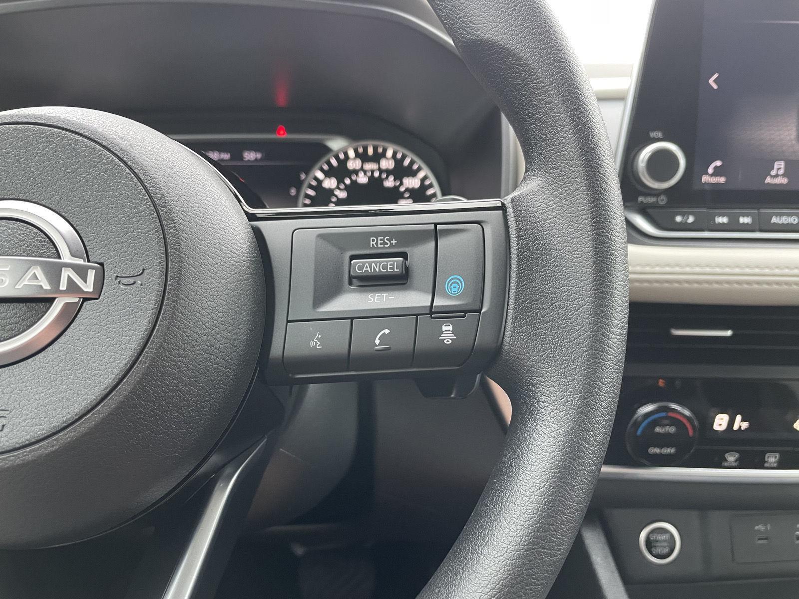 Vehicle photo 14