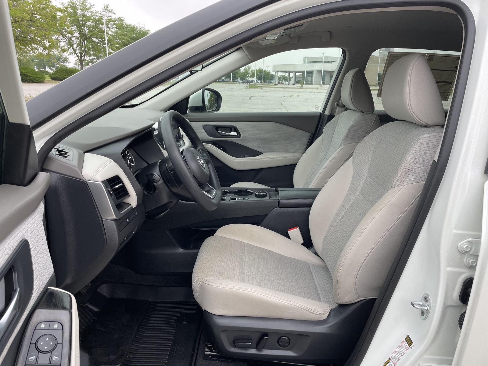 Vehicle photo 17