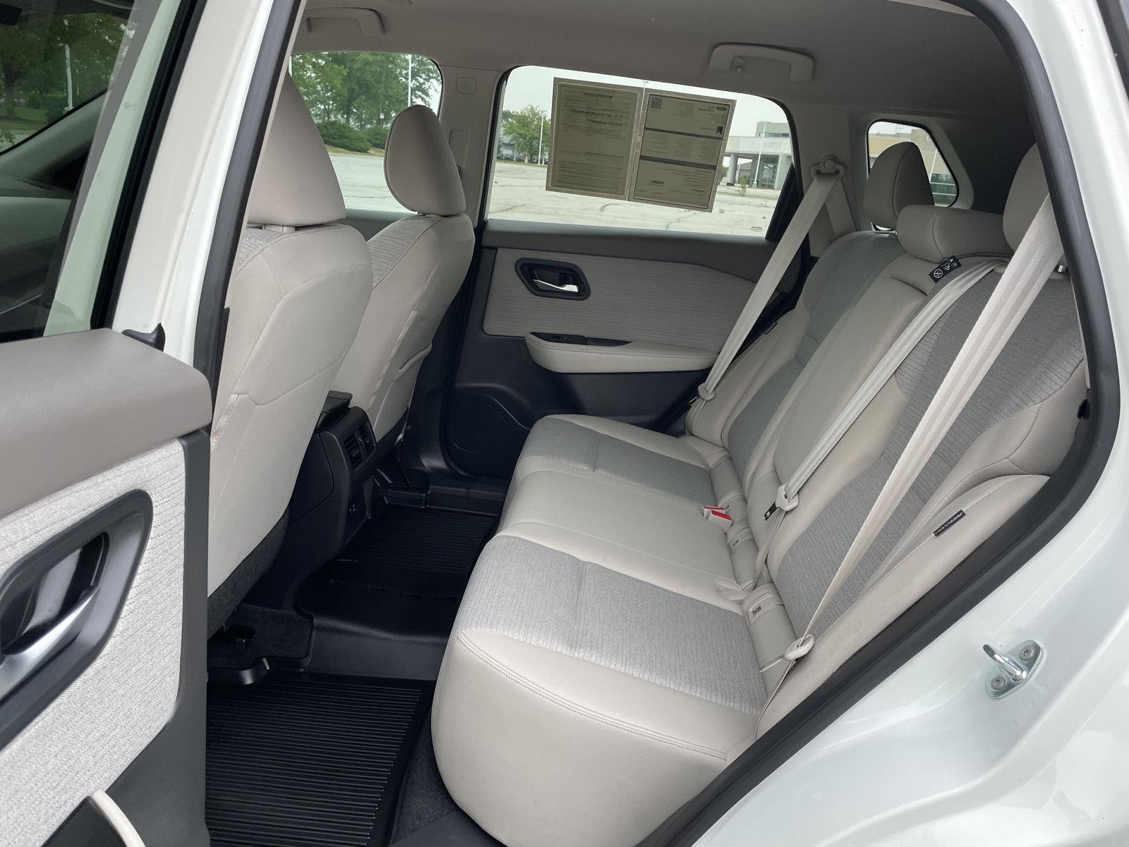 Vehicle photo 20