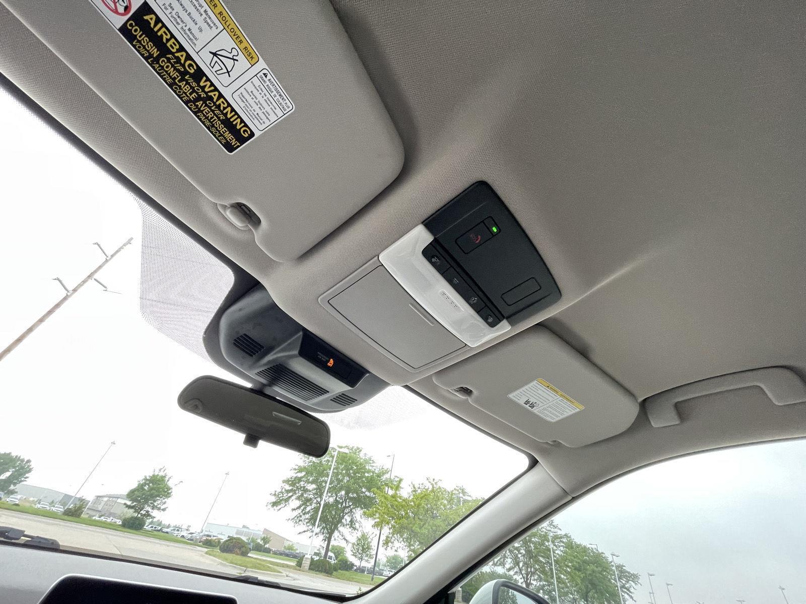 Vehicle photo 21