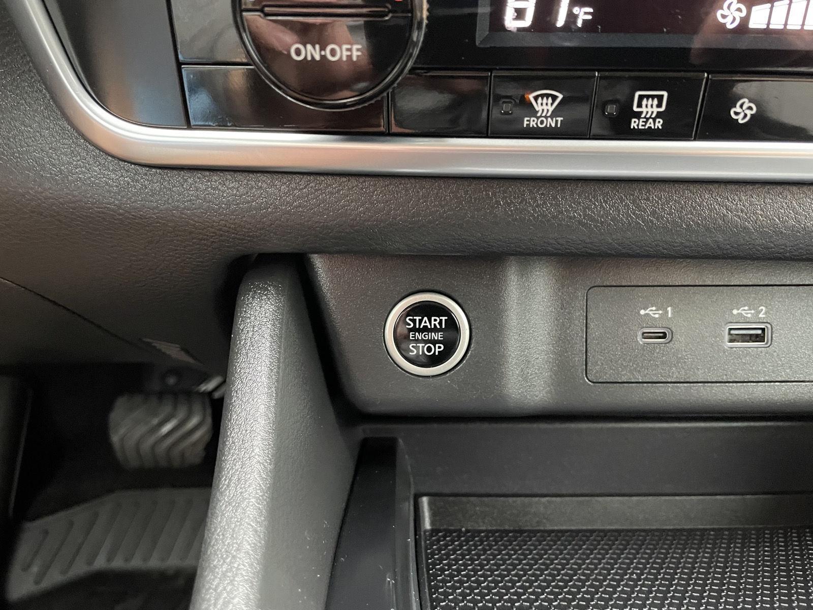 Vehicle photo 24