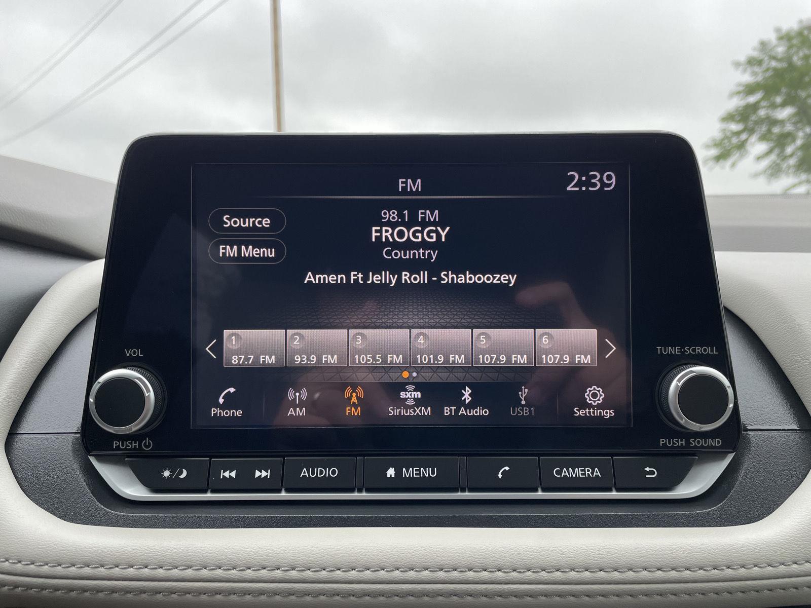 Vehicle photo 25
