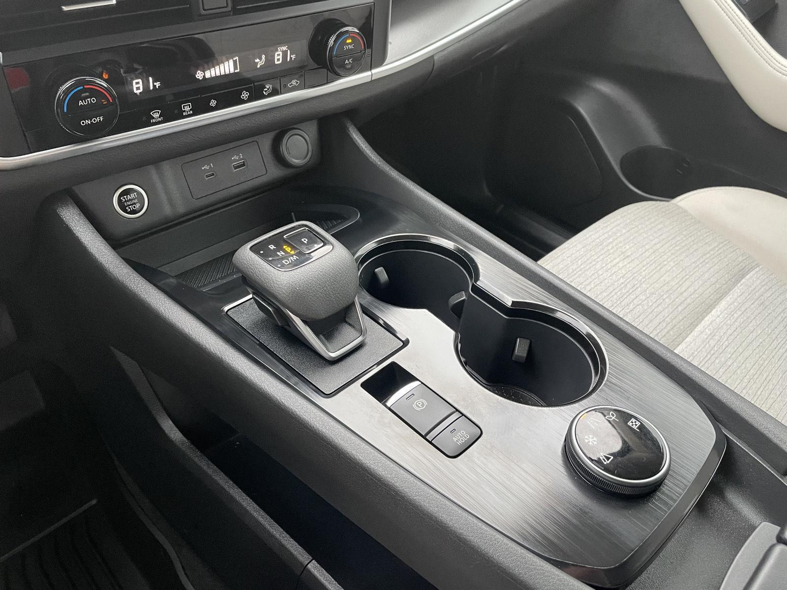 Vehicle photo 29