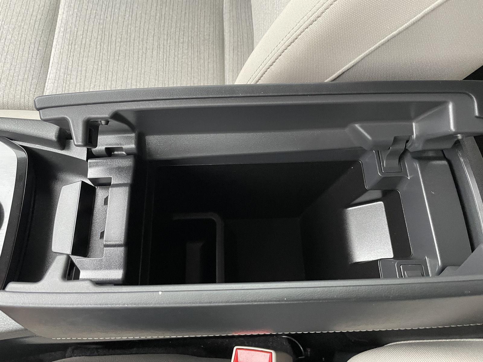 Vehicle photo 30
