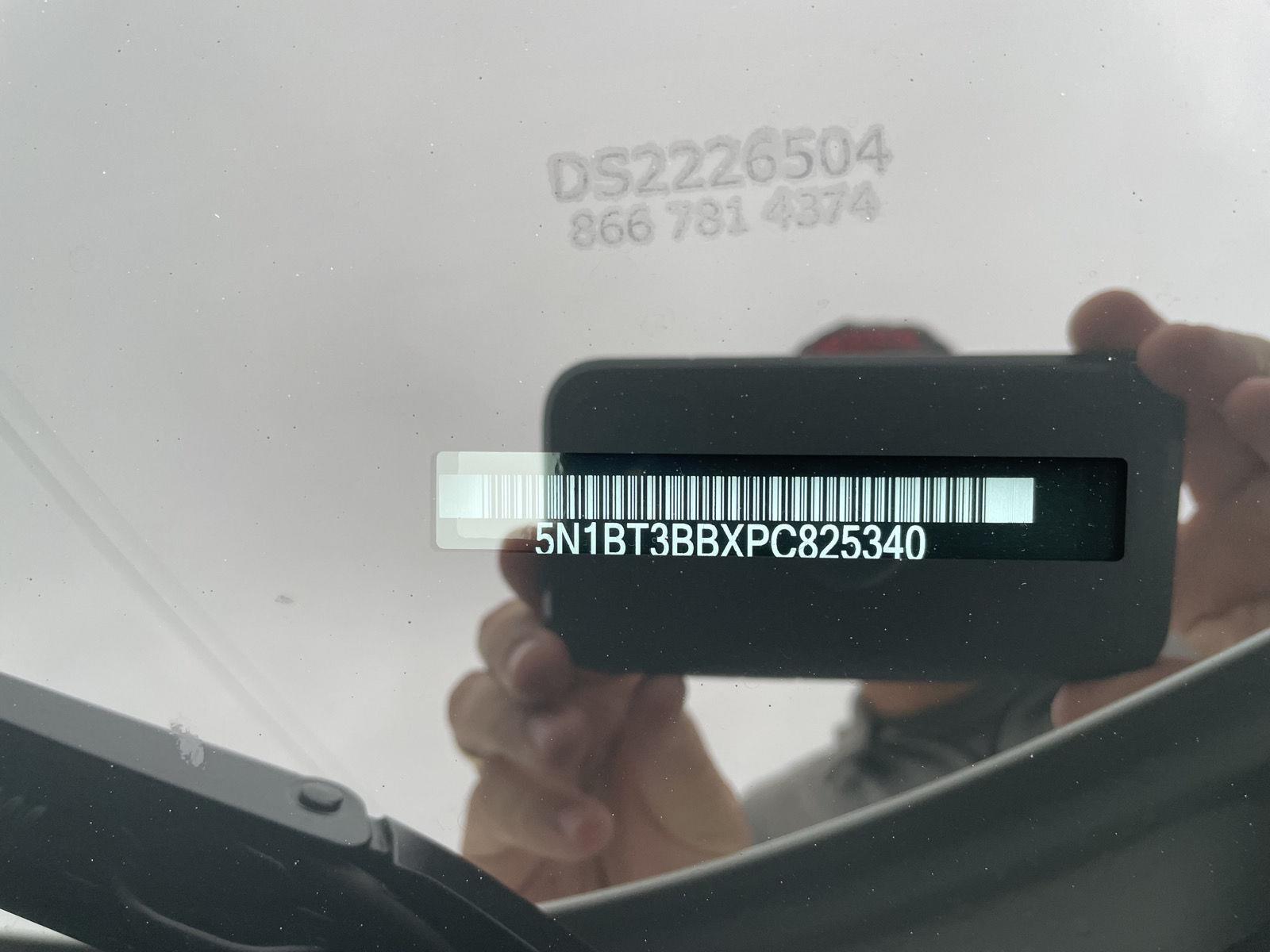 Vehicle photo 32