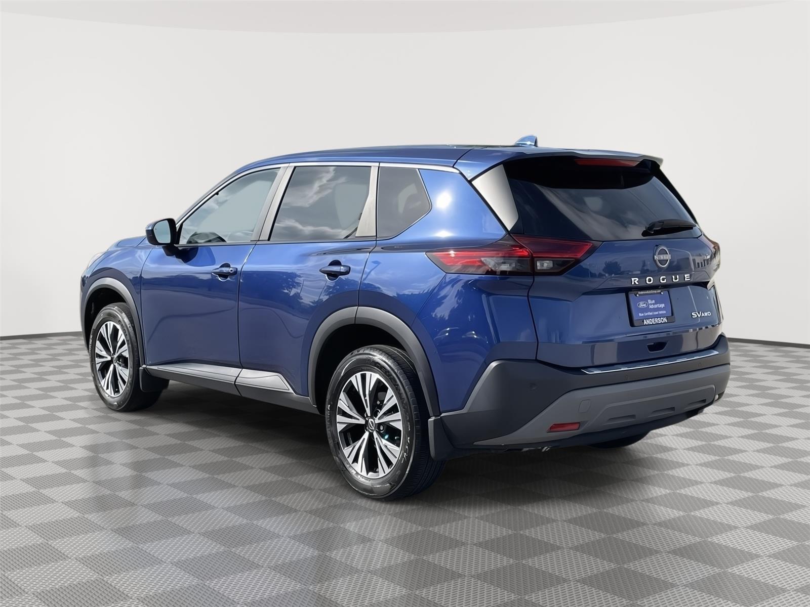 Vehicle photo 9