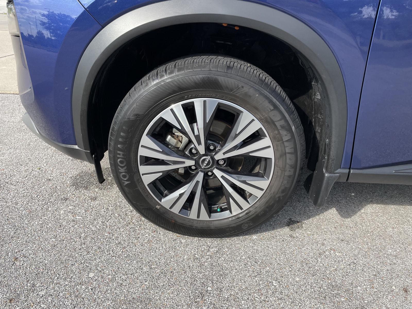 Vehicle photo 10