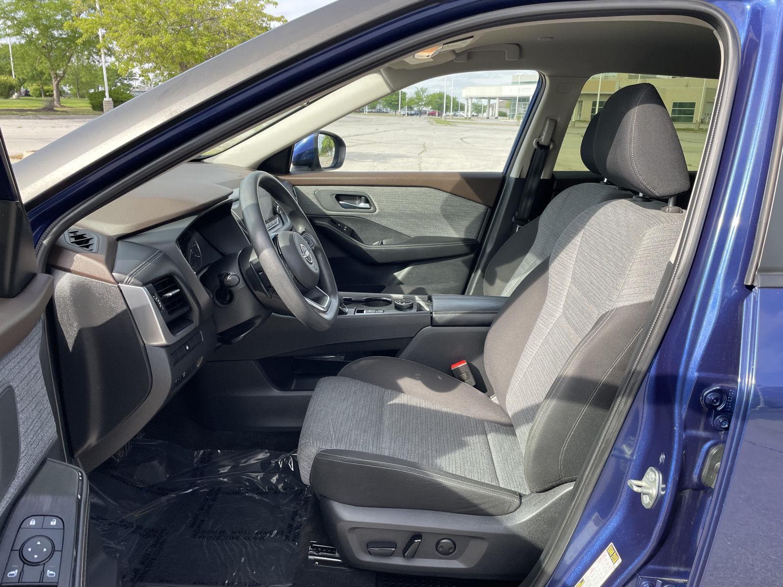 Vehicle photo 17