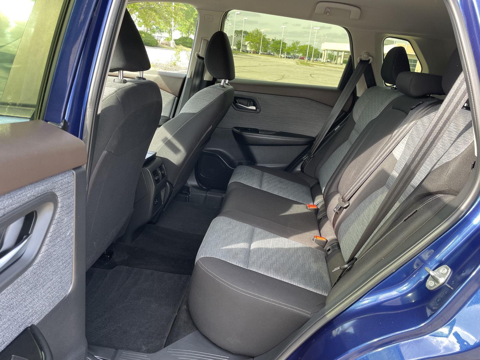 Vehicle photo 20