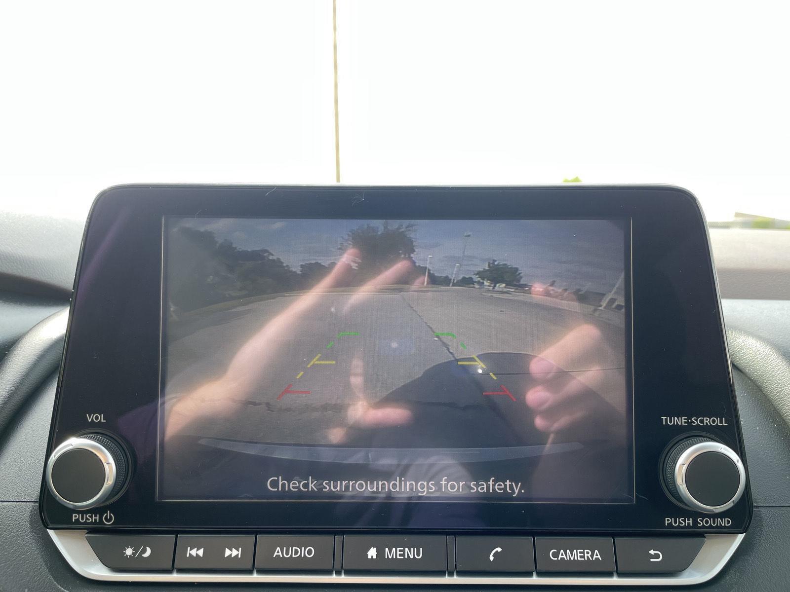 Vehicle photo 23