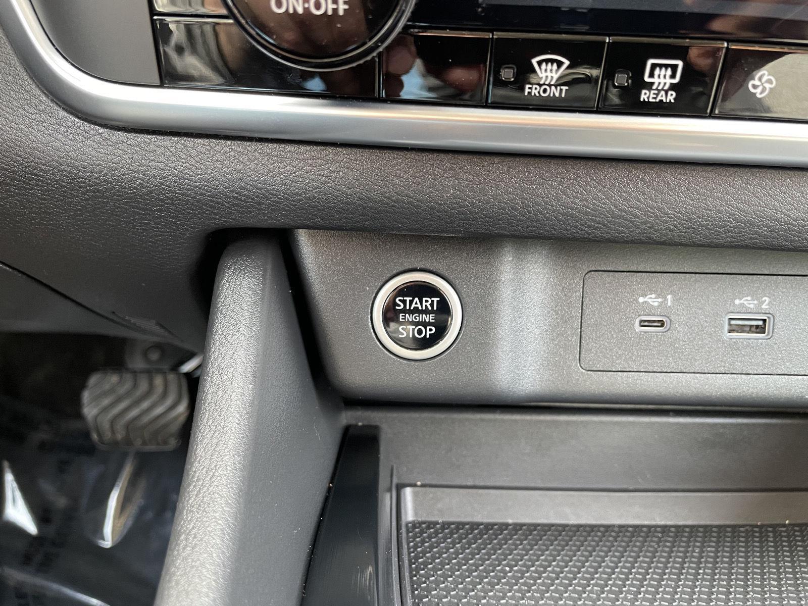 Vehicle photo 24