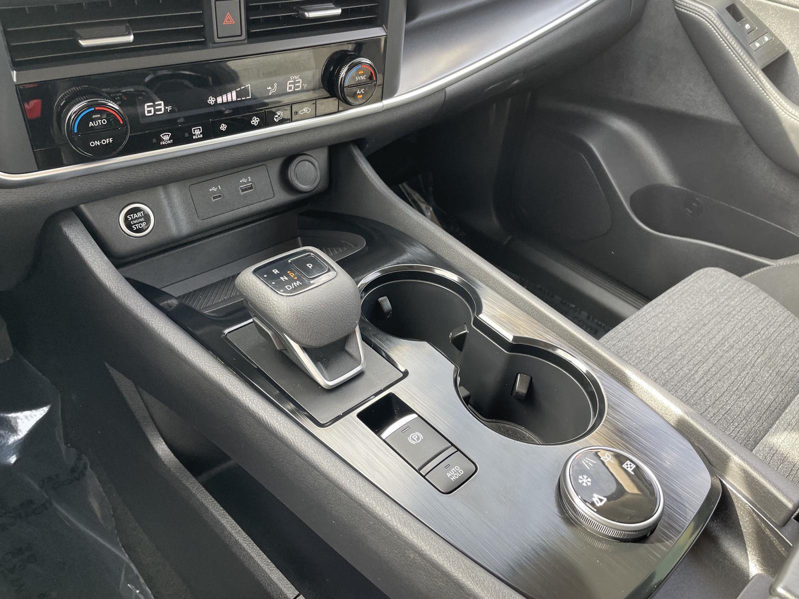Vehicle photo 29