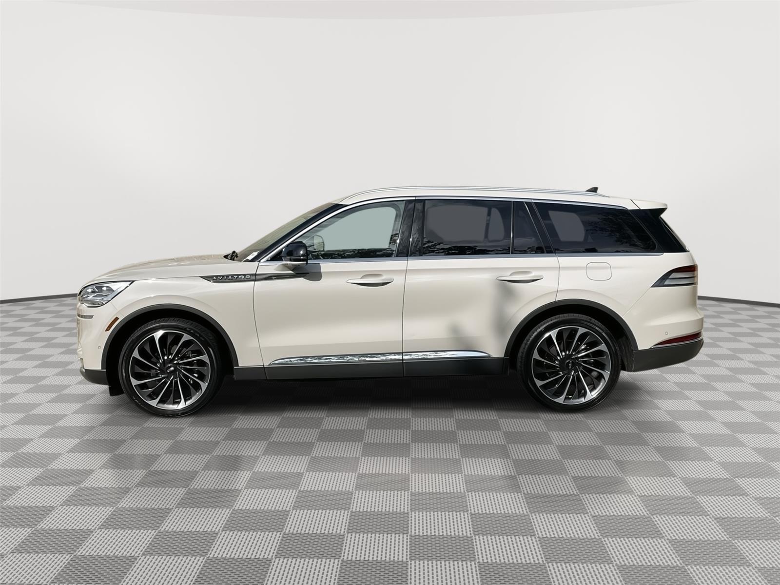 View vehicle photo 2